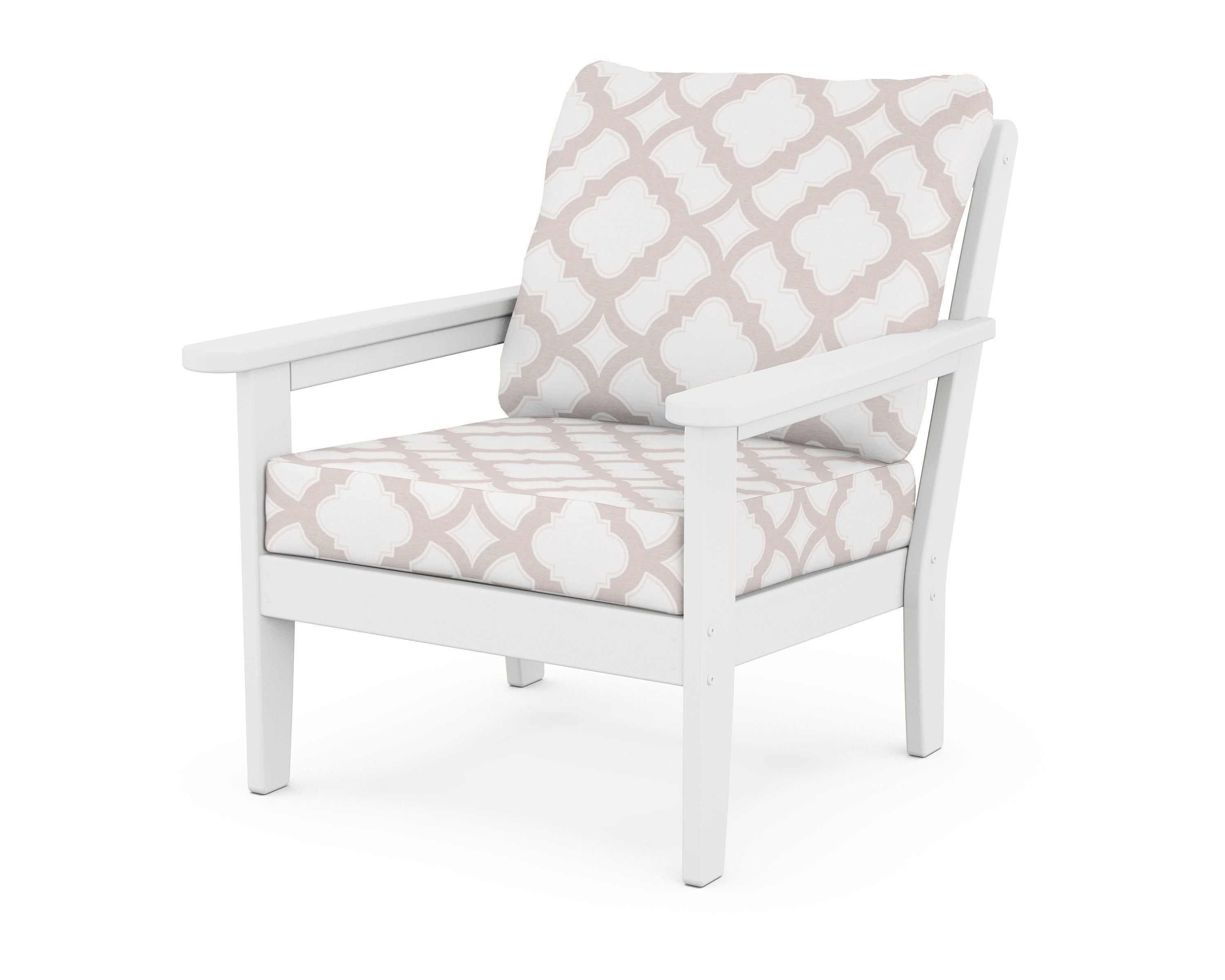 Country Living Cottage Deep Seating Chair in White / Trellis Dune Burlap
