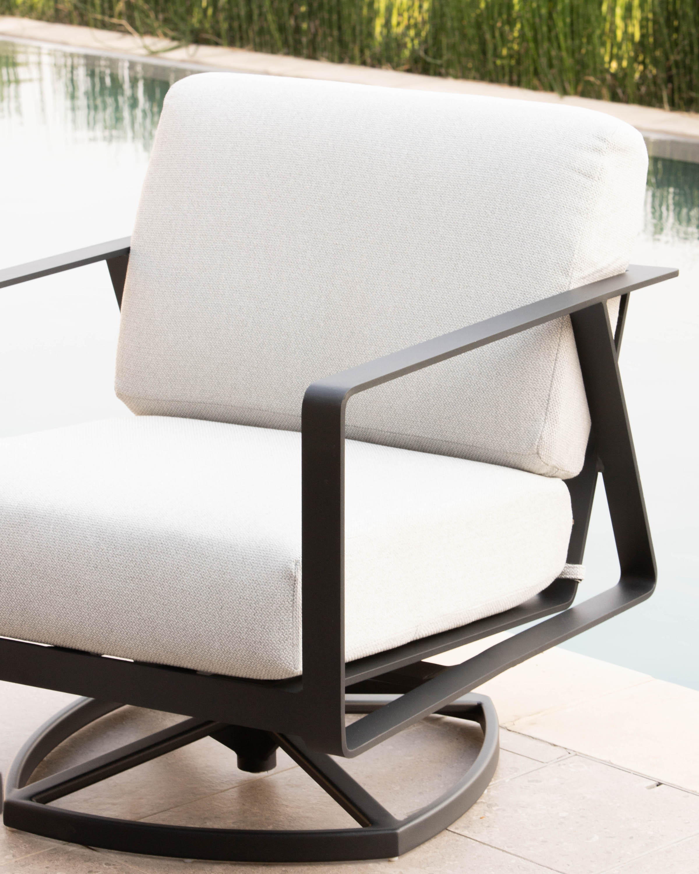 Horizon Swivel Rocker Lounge Chair