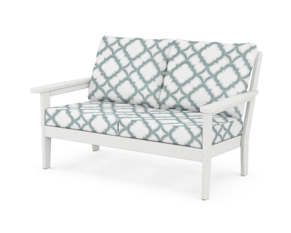 Country Living Cottage Deep Seating Loveseat in White / Trellis Glacier Spa