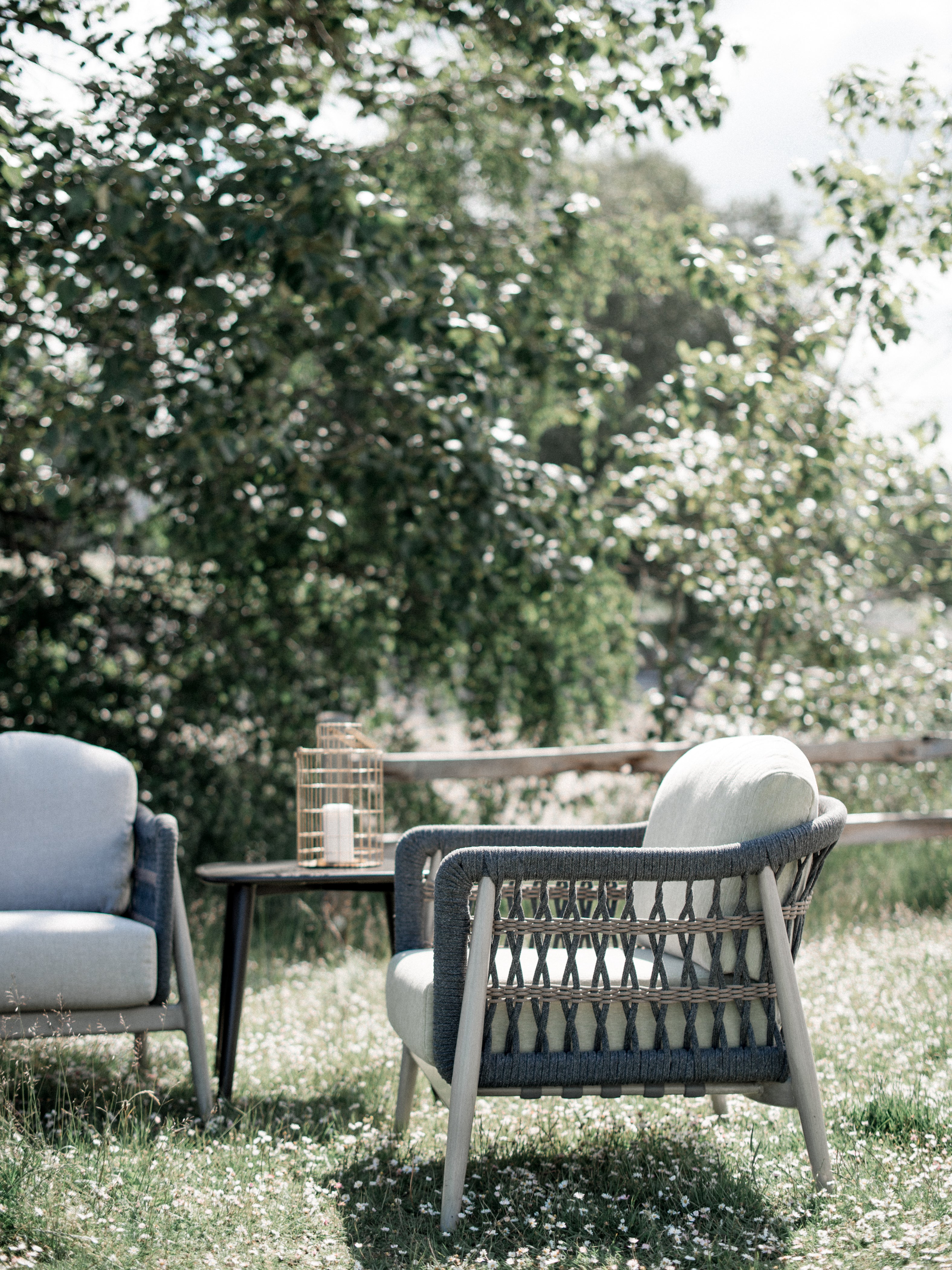 COCONUT GROVE SWIVEL ROCKER